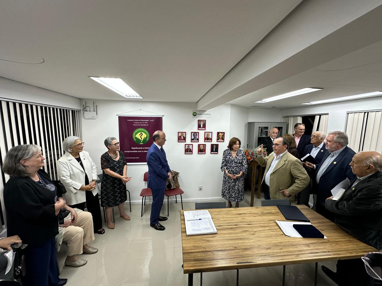 Dra Stella D. Loro e Dr. Celso Lacroix representando o primeiro e o segundo presidentes eleitos da AcGO,